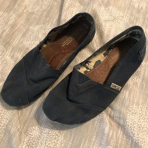 Blue toms